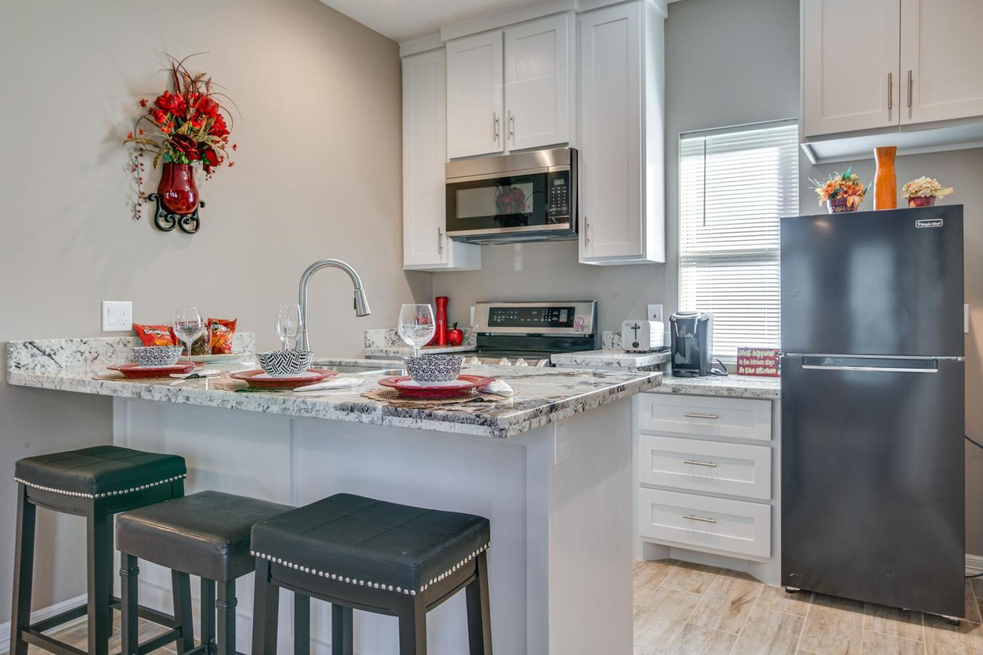 Pet-Friendly Brownsville Apartment With Yard! 외부 사진