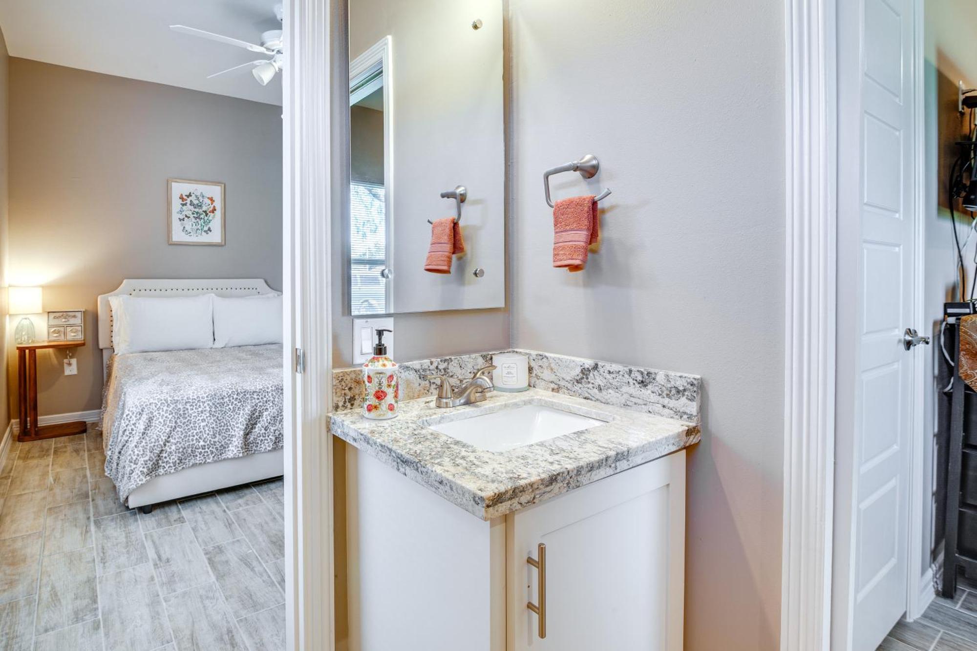 Pet-Friendly Brownsville Apartment With Yard! 외부 사진